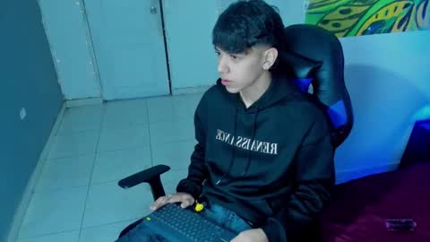 Snapshot of sebas_pretty7 chatting on 12.21.25 sebas_pretty7 online show from 12.21.25