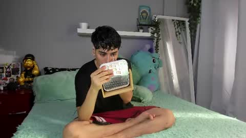 Snapshot of sebas_rosse chatting on 06.17.26 sebastian online show from 06.17.26