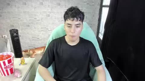 Snapshot of sebas_rosse chatting on 06.25.26 sebastian online show from 06.25.26