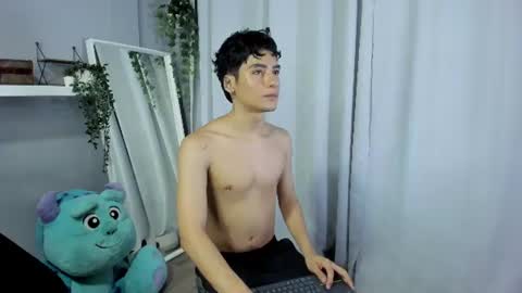 Snapshot of sebas_rosse chatting on 07.23.26 sebastian online show from 07.23.26