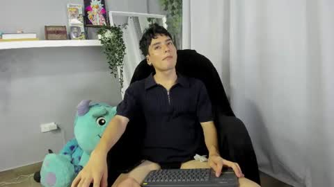 Snapshot of sebas_rosse chatting on 07.25.26 sebastian online show from 07.25.26