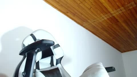 Sebastian online show from 04.05.26