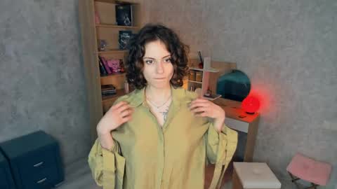 Snapshot of secret_des1res chatting on 05.16.26 Mia online show from 05.16.26