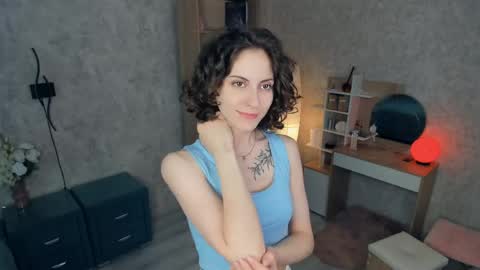 Snapshot of secret_des1res chatting on 05.27.26 Mia online show from 05.27.26