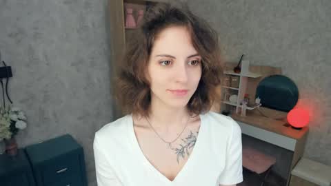 Snapshot of secret_des1res chatting on 05.29.26 Mia online show from 05.29.26