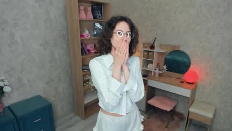 Snapshot of secret_des1res chatting on 05.31.26 Mia online show from 05.31.26