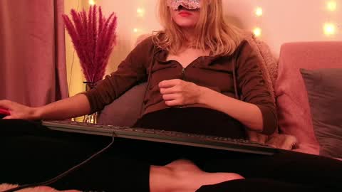 Anni online show from 12.23.24