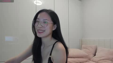 Snapshot of secretgirlfriendxo chatting on 11.01.25 Angela online show from 11.01.25