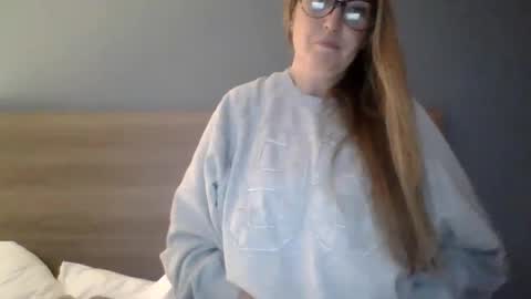 secretskyla online show from 10.16.25