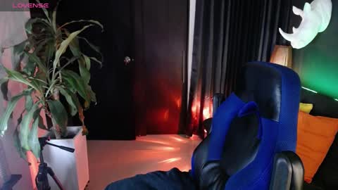 Snapshot of seddy_ chatting on 01.30.25 sed online show from 01.30.25