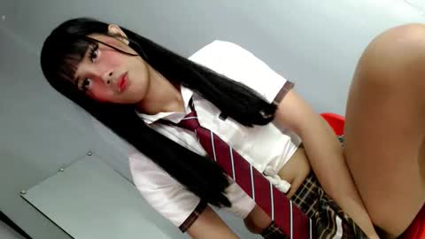 YU RI online show from 11.16.25