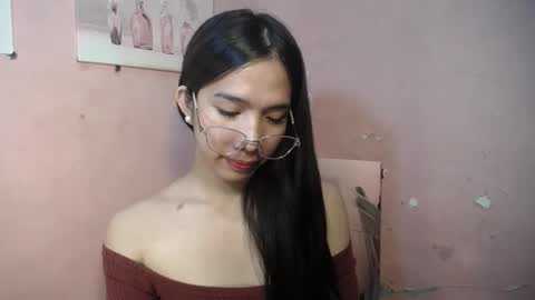 Snapshot of seductive_abia chatting on 11.20.25 JUST CALL ME ABIA online show from 11.20.25