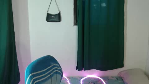 Snapshot of seductive_chailyn chatting on 11.06.25 just call me baby online show from 11.06.25