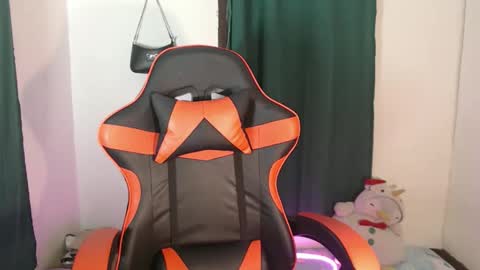 Snapshot of seductive_chailyn chatting on 11.10.25 just call me baby online show from 11.10.25