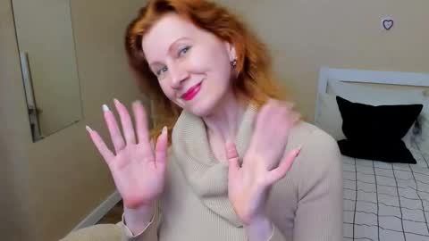 Snapshot of seductive_foxy_ chatting on 09.20.25 seductive_foxy_ online show from 09.20.25