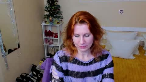 Snapshot of seductive_foxy_ chatting on 12.19.25 seductive_foxy_ online show from 12.19.25