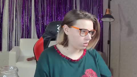 Snapshot of seductive_she_wolf chatting on 02.09.25 seductive_she_wolf online show from 02.09.25