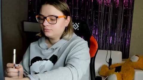 Snapshot of seductive_she_wolf chatting on 03.11.25 seductive_she_wolf online show from 03.11.25