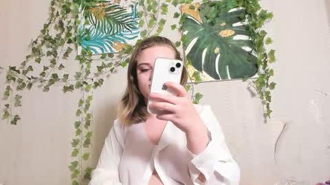 Snapshot of seductive_she_wolf chatting on 09.26.25 seductive_she_wolf online show from 09.26.25