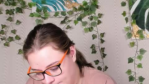 Snapshot of seductive_she_wolf chatting on 10.19.25 seductive_she_wolf online show from 10.19.25