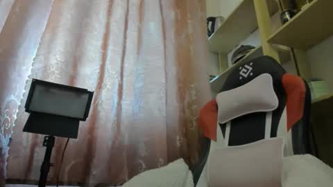 Snapshot of seductive_she_wolf chatting on 11.04.25 seductive_she_wolf online show from 11.04.25