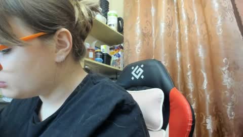 Snapshot of seductive_she_wolf chatting on 04.20.26 seductive_she_wolf online show from 04.20.26