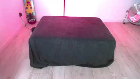 Snapshot of seductivebitxh chatting on 09.25.25 May online show from 09.25.25