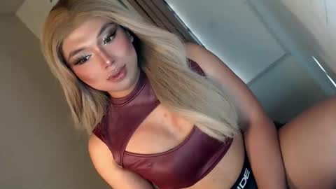 Snapshot of seductivedeluxe69 chatting on 05.03.26 Deluxe online show from 05.03.26