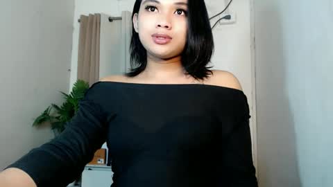 Snapshot of seductivedeluxe69 chatting on 05.15.26 Deluxe online show from 05.15.26