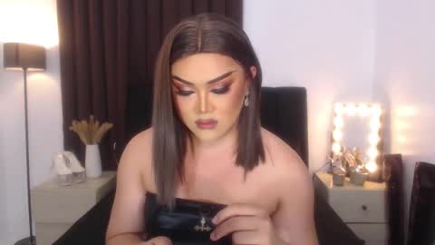 Natalie Mefford online show from 02.15.25