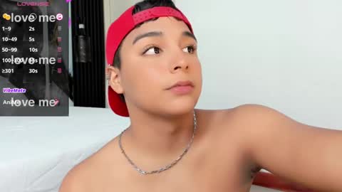 Snapshot of seductivo_jr chatting on 02.01.25 seductivo online show from 02.01.25