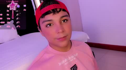 Snapshot of seductivo_jr chatting on 02.20.25 seductivo online show from 02.20.25