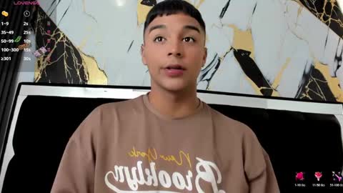 Snapshot of seductivo_jr chatting on 10.22.25 seductivo online show from 10.22.25