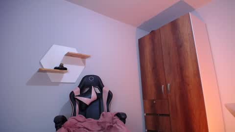 Yeyis  online show from 01.21.25