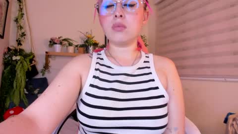 Snapshot of sejmet_5 chatting on 04.14.26 Yeyis online show from 04.14.26