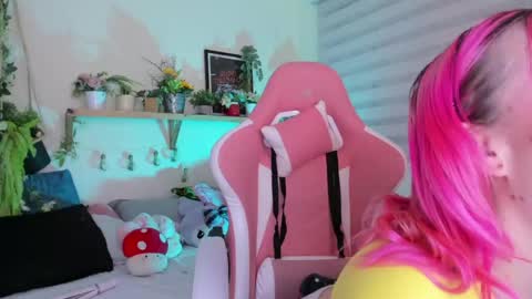 Snapshot of sejmet_5 chatting on 04.18.26 Yeyis online show from 04.18.26