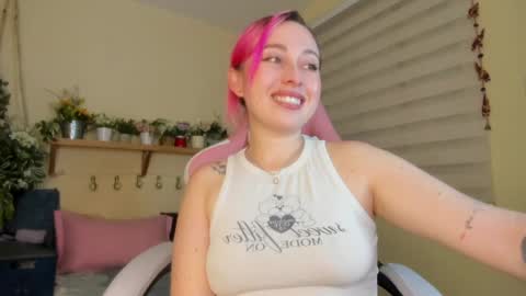 Snapshot of sejmet_5 chatting on 05.27.26 Yeyis online show from 05.27.26