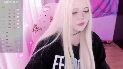 Snapshot of selena___cute chatting on 06.25.26 Selena online show from 06.25.26
