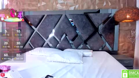 selene__lopez_ online show from 12.14.25