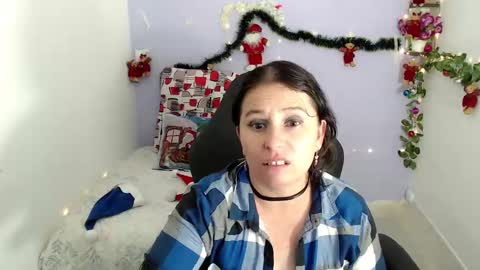Snapshot of selene_mom chatting on 12.23.24 selene online show from 12.23.24