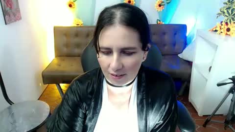 Snapshot of selene_mom chatting on 03.04.25 selene online show from 03.04.25