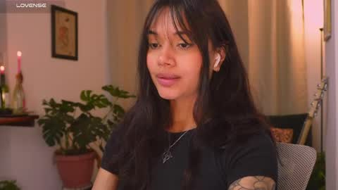 Snapshot of selenevaughan chatting on 05.12.26 Selene online show from 05.12.26