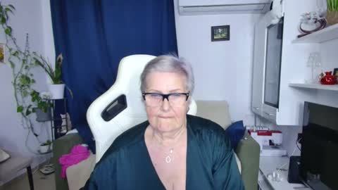 Selenna online show from 04.18.26