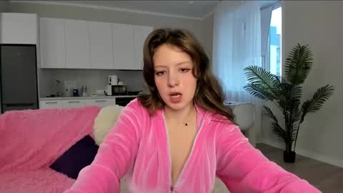 Snapshot of sen0_rita chatting on 11.08.25 Ami online show from 11.08.25