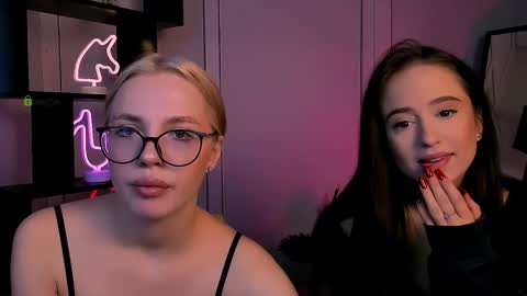 Snapshot of sendi_cais chatting on 10.23.25 Sendi online show from 10.23.25