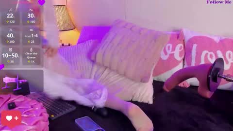 Sennia online show from 10.23.25