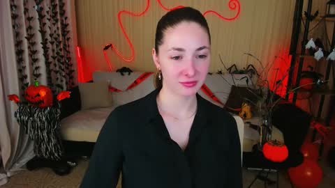 Snapshot of sensitiveheartt chatting on 10.29.25 sensitiveheartt online show from 10.29.25