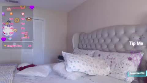 Snapshot of sensual_paradise_ chatting on 07.19.26 V online show from 07.19.26