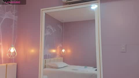 Sophie     online show from 09.19.25