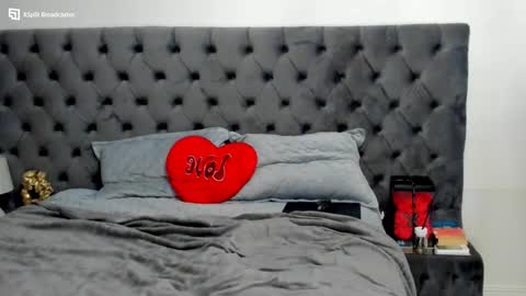 Snapshot of sensualldream chatting on 03.04.25 Alya online show from 03.04.25